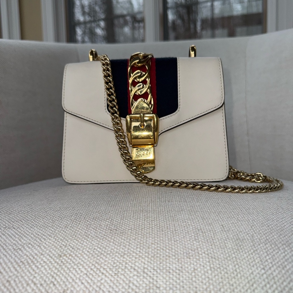 Gucci Sylvie Elegant Gray Chain Shoulder/Crossbody Bag